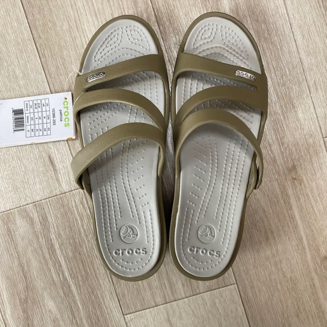 新品) クロックス パトリシア Oyster/gold W7 23cm タグ付