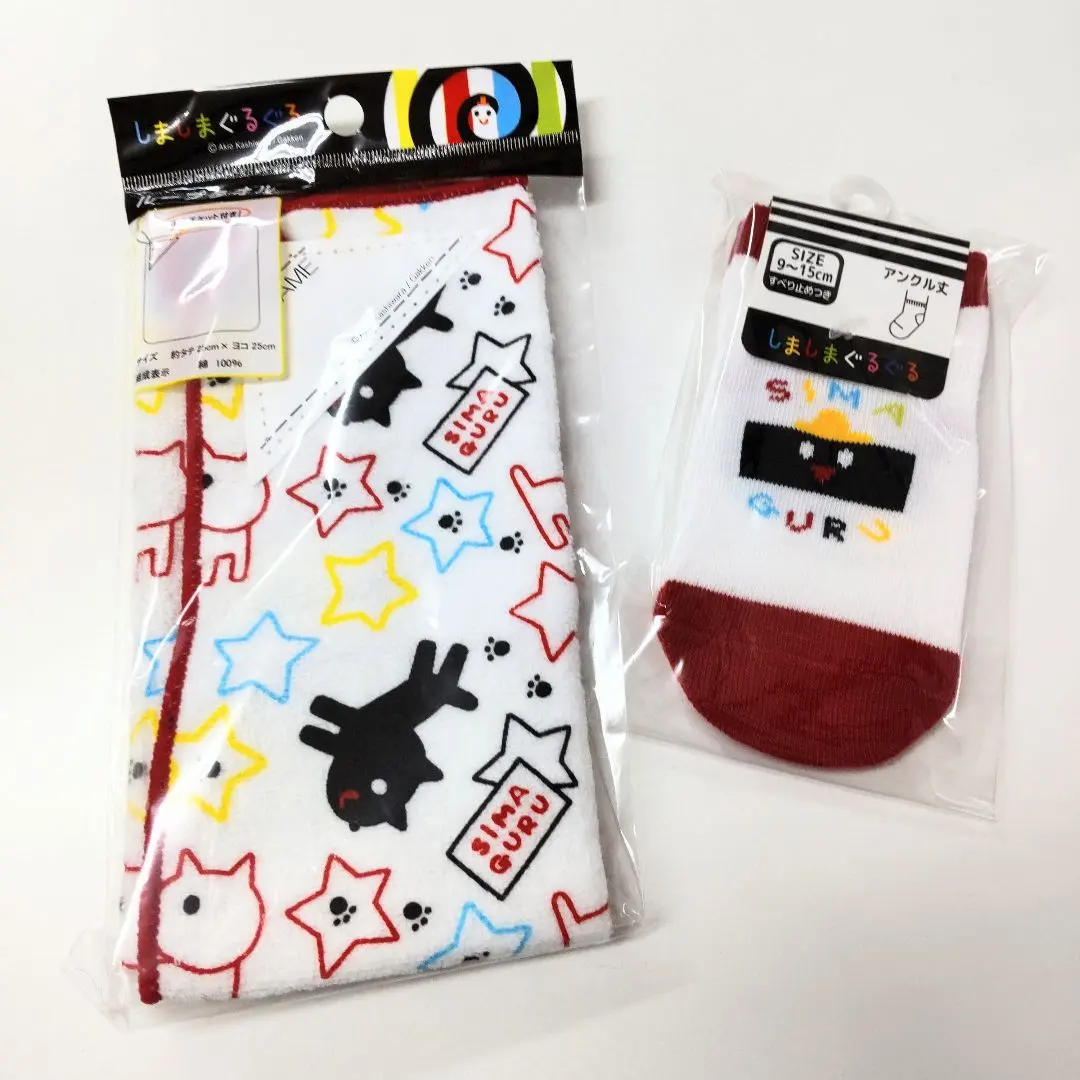Thumbnail of Kids' Loop Towel (Red) & Ankle Socks (Red) Set of 2