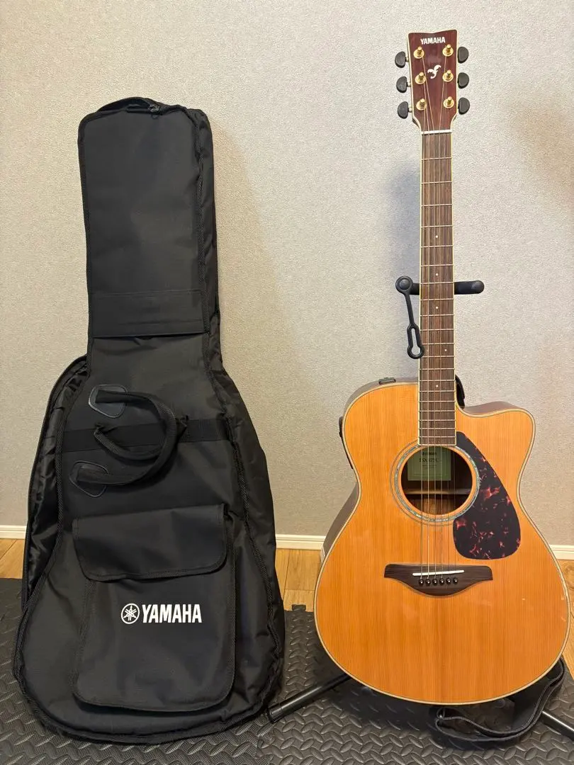 降價 YAMAHA FSX875C 電木吉他 附屬品眾多 的縮圖