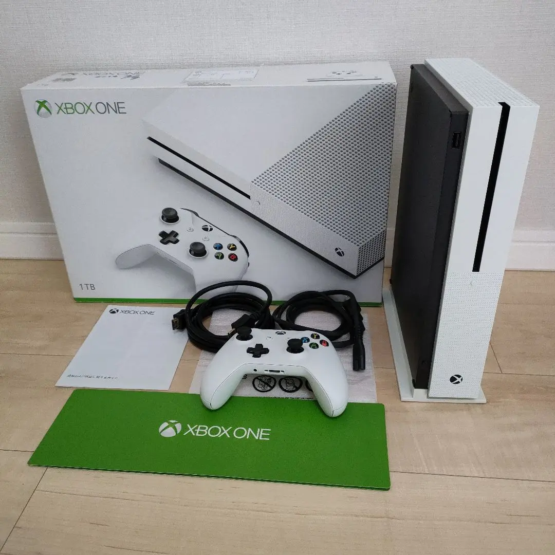 Xbox - XBOX ONE X 縦置きスタンド付 使用少 　期間限定値下げ中 Xbox - XBOX ONE X 縦置きスタンド付 使用少 期間限定値下げ中の