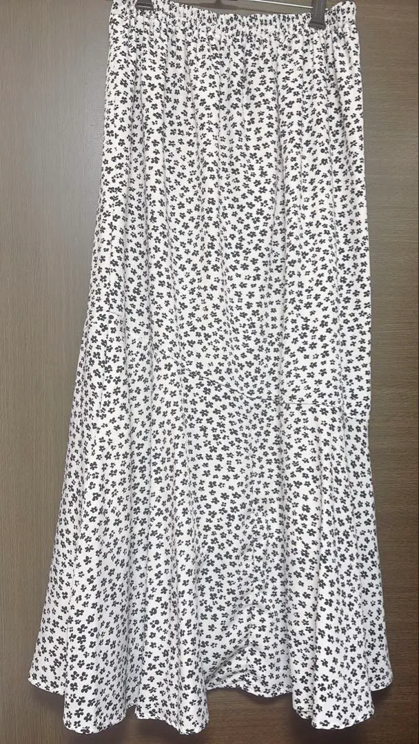 Thumbnail of Mermaid skirt, floral pattern