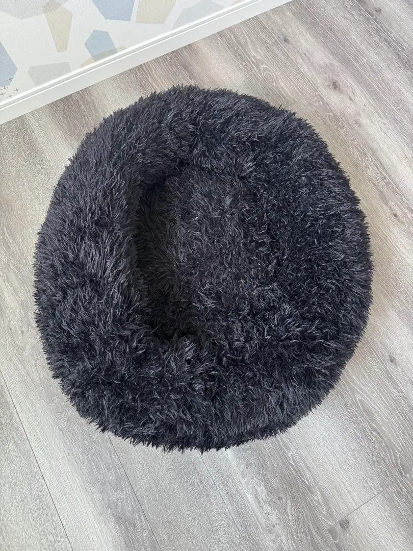 黑色圓形寵物床 的縮圖