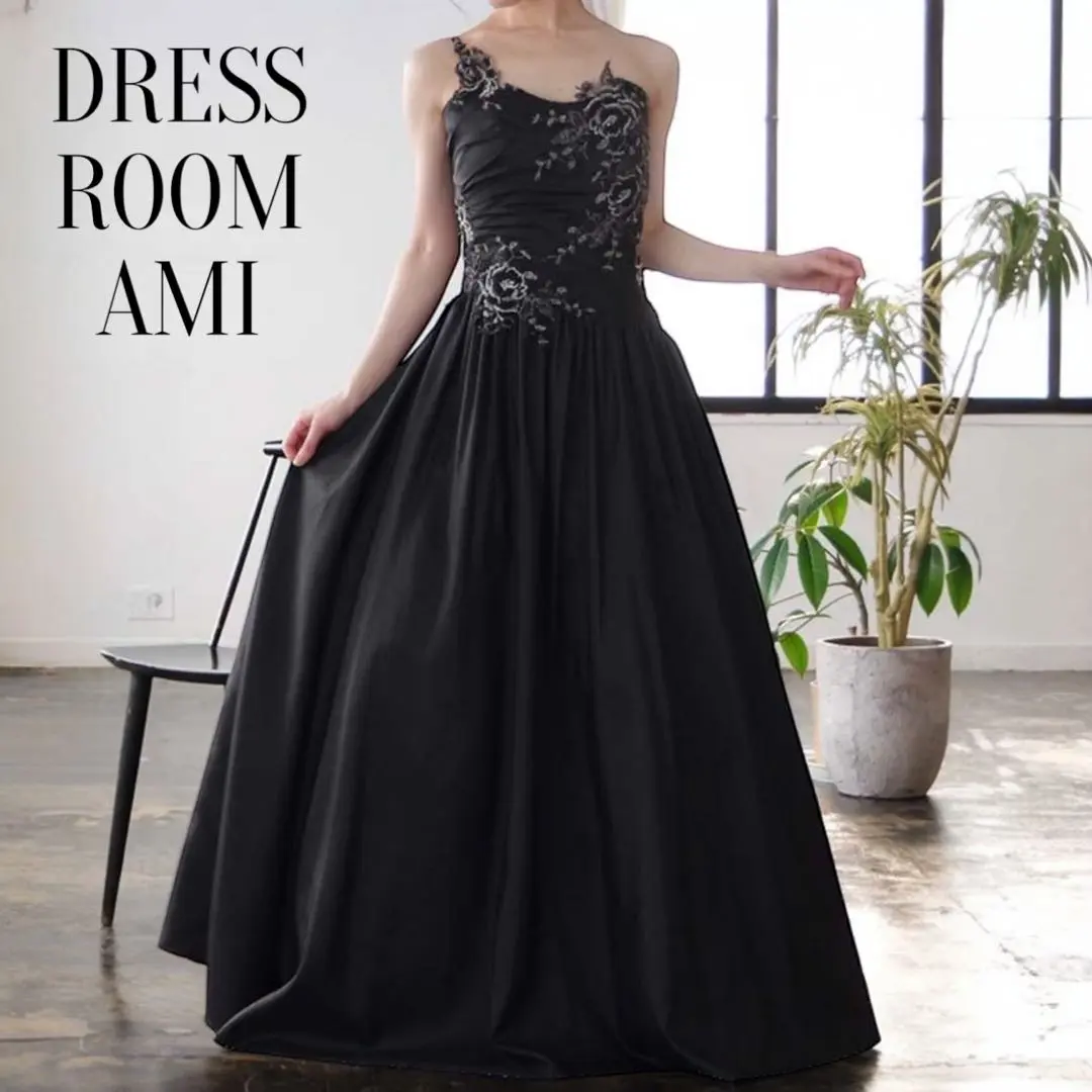 ブラックロングドレス　Dress Room Ami Vネックのブラック袖付きデザインの演奏会ロングドレス｜ドレス