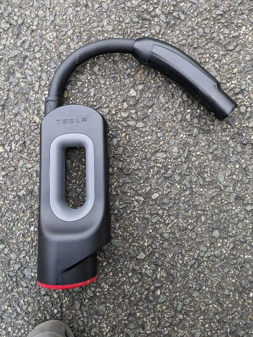 新品未使用品　テスラ　チャデモアダプター Amazon.co.jp: Tesla EVs CHAdeMOアダプター CHAdeMO DC Level3