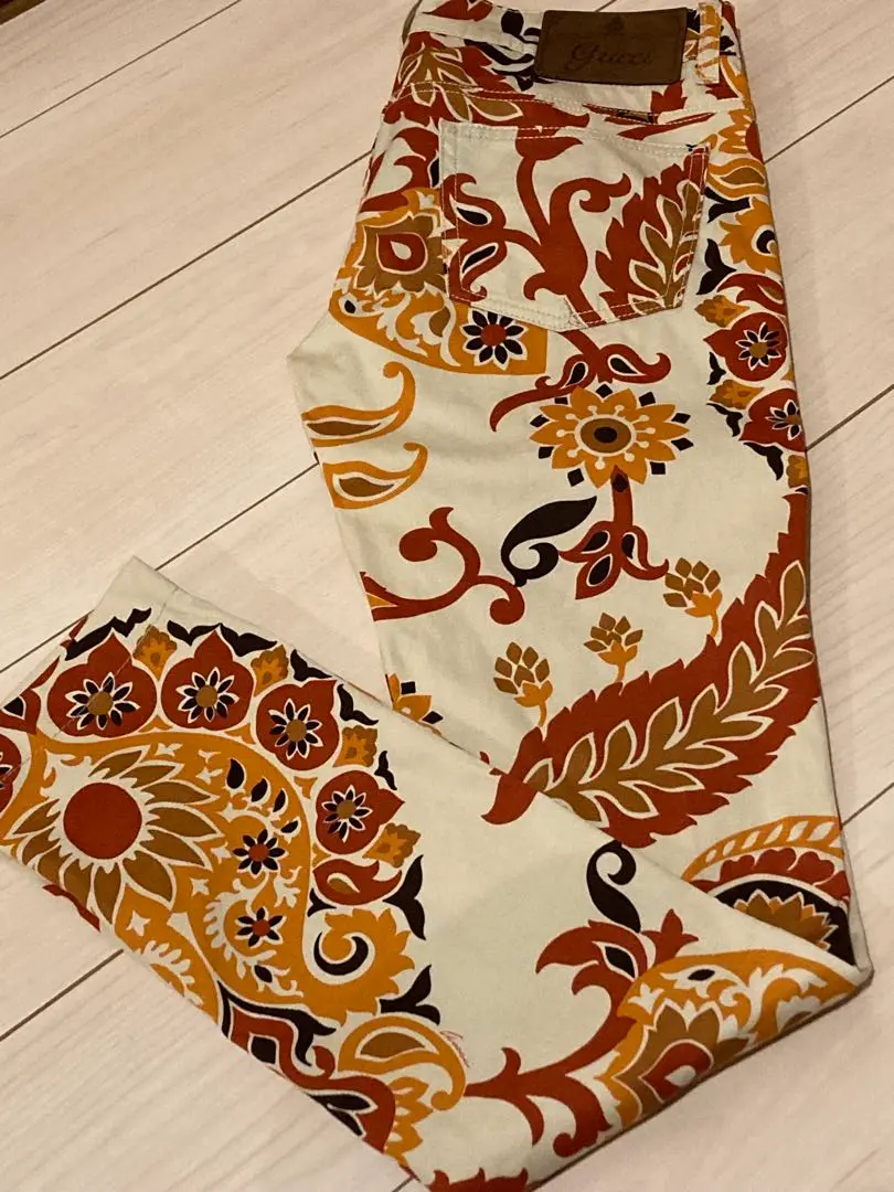 GUCCI 花柄刺繍 パンツ センタープレス フラワーステッチ センタープレス ストレートスラックス