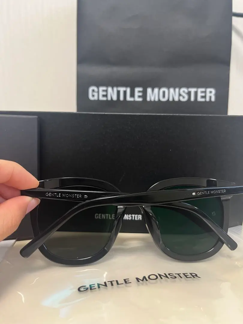 Gentle Monster My Me スクエアフレーム サングラス | ブラック
