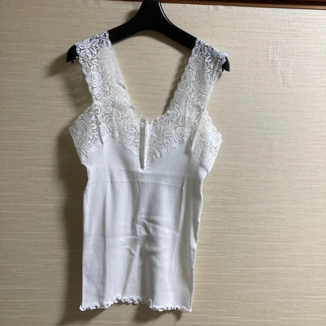 Thumbnail of Kanebo C'est Moi / Camisole - White