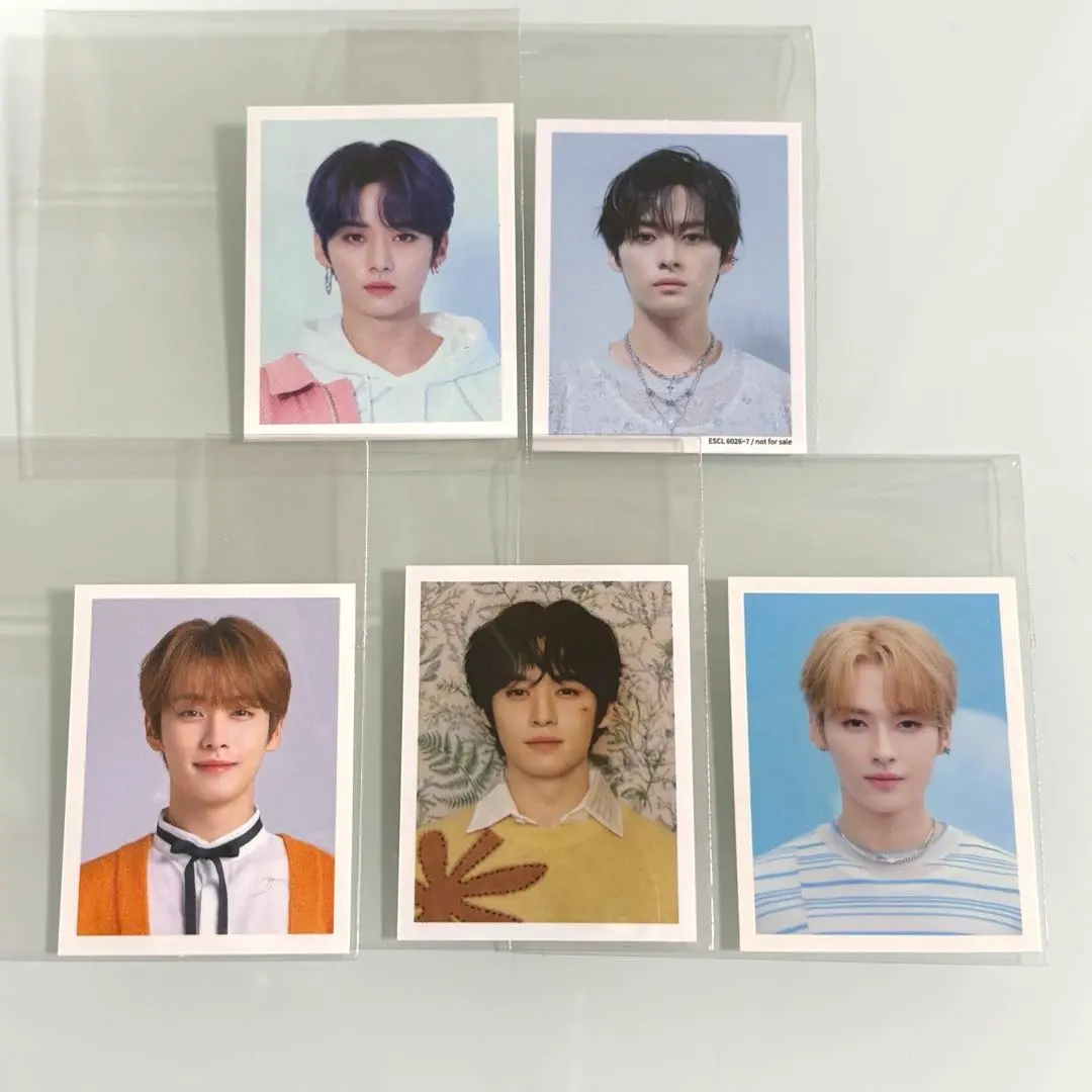Thumbnail of Stray Kids Lee Know ID photo set