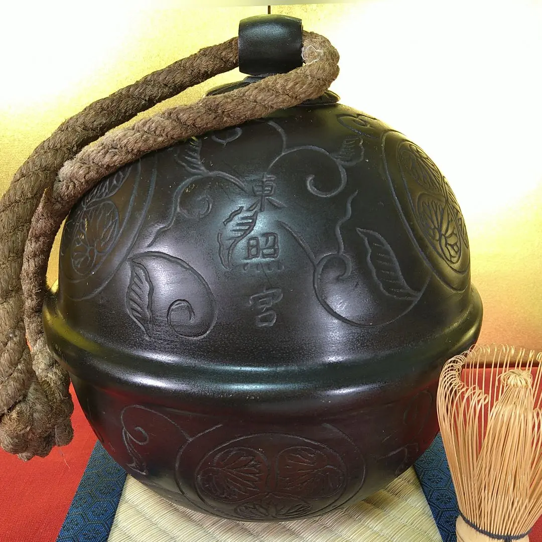 けんちゃん東照宮鈴徳川三つ葉葵古銅大鈴常雲作木箱入元禄元年五月吉日仏教美術 けんちゃん様専用東照宮鈴徳川三つ葉葵古銅大鈴常雲作木箱入元禄
