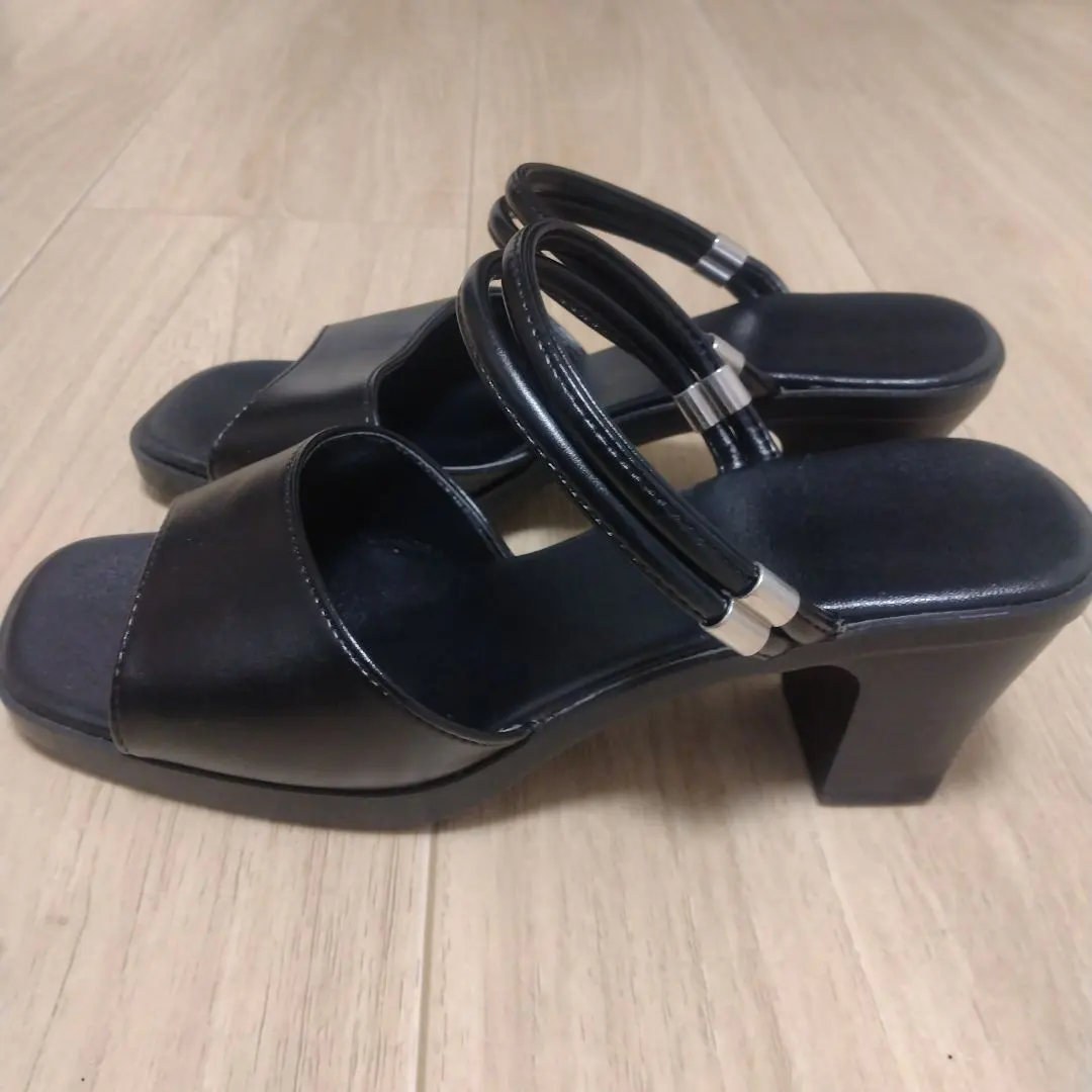 LUCIANO VALENTINO 辦公室涼鞋 的縮圖