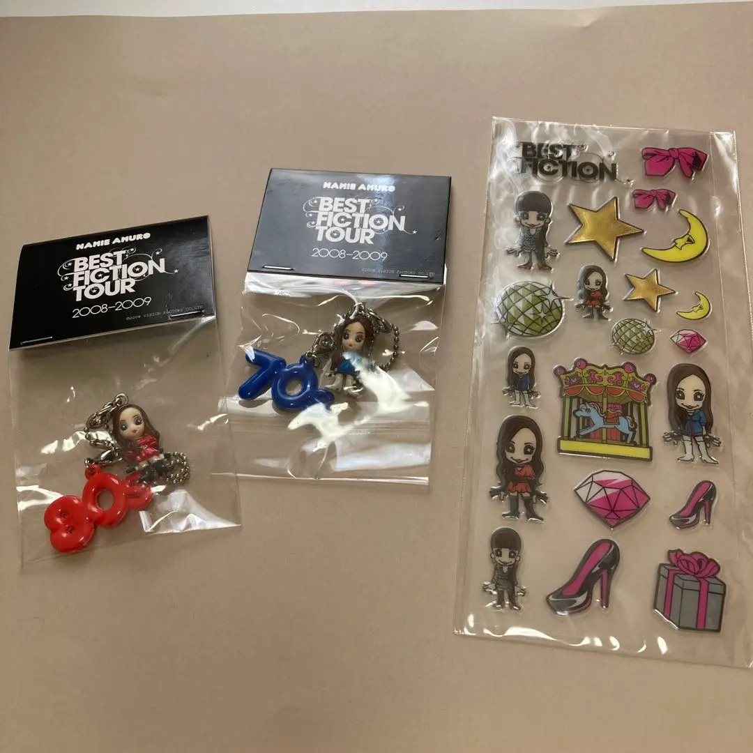 激レア新品⭐安室奈美恵 ベストフィクション キーホルダー チャーム ストラップ 激レア新品⭐️安室奈美恵 リプトン キラキラチャーム