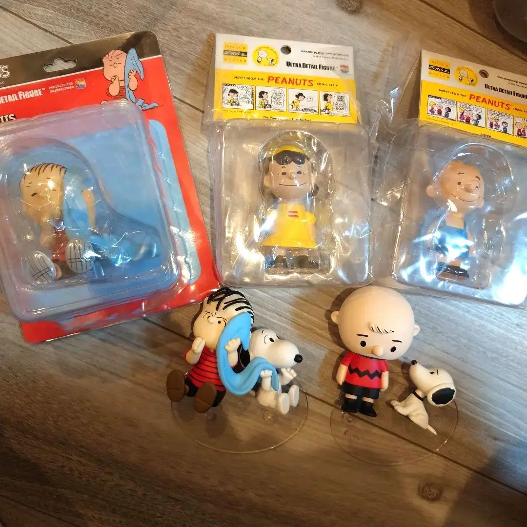 スヌーピー、チャーリーブラウン、ルーシー、ピッグペンのハロウィンフィギュアセット ハッピーセット スヌーピー チャーリーブラウン ルーシー
