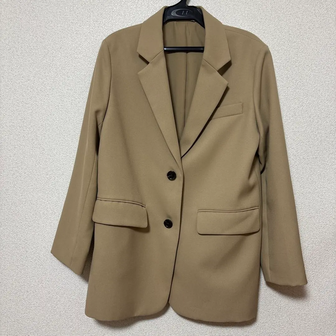 米色西裝外套 的縮圖