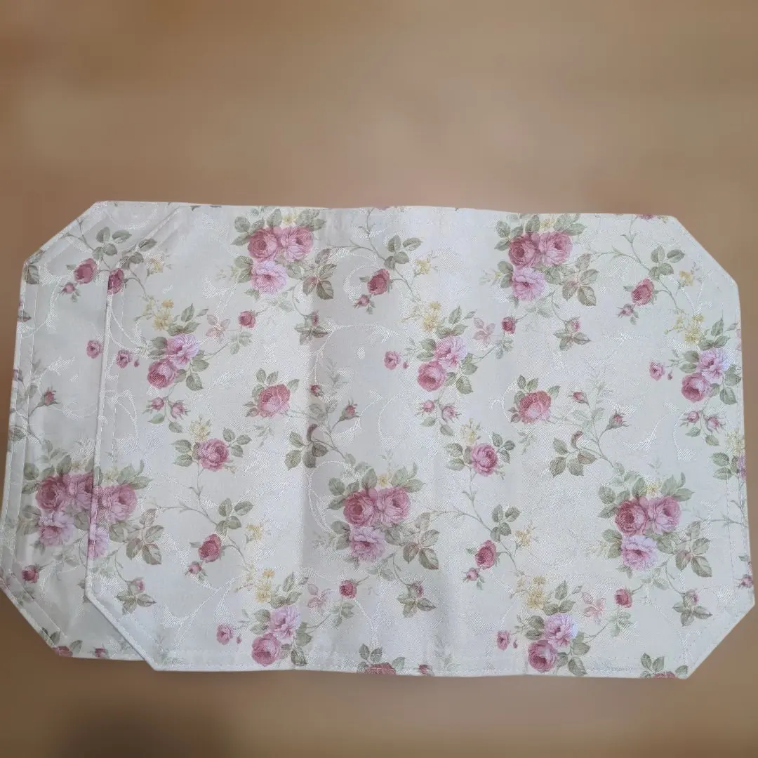 Thumbnail of Set of 2 rose pattern octagonal placemats