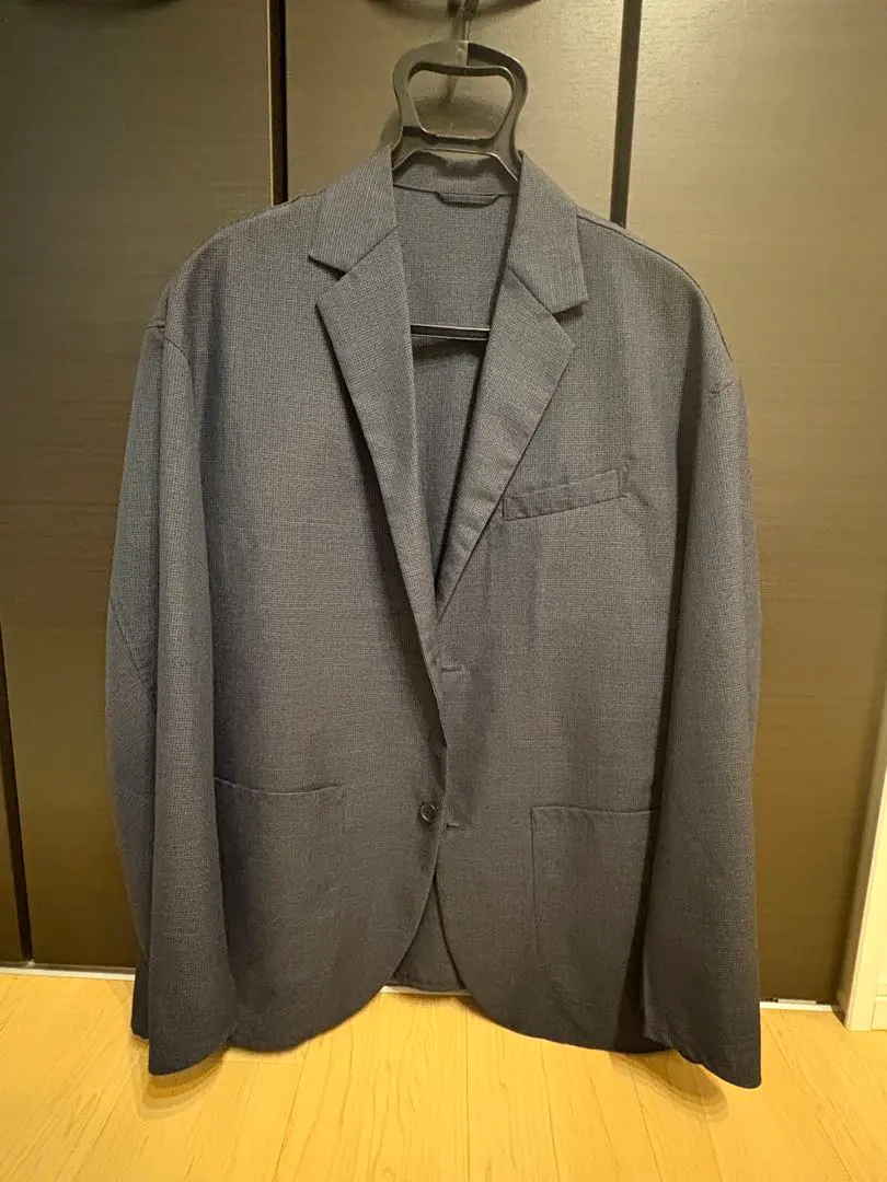 深藍色西裝外套 的縮圖