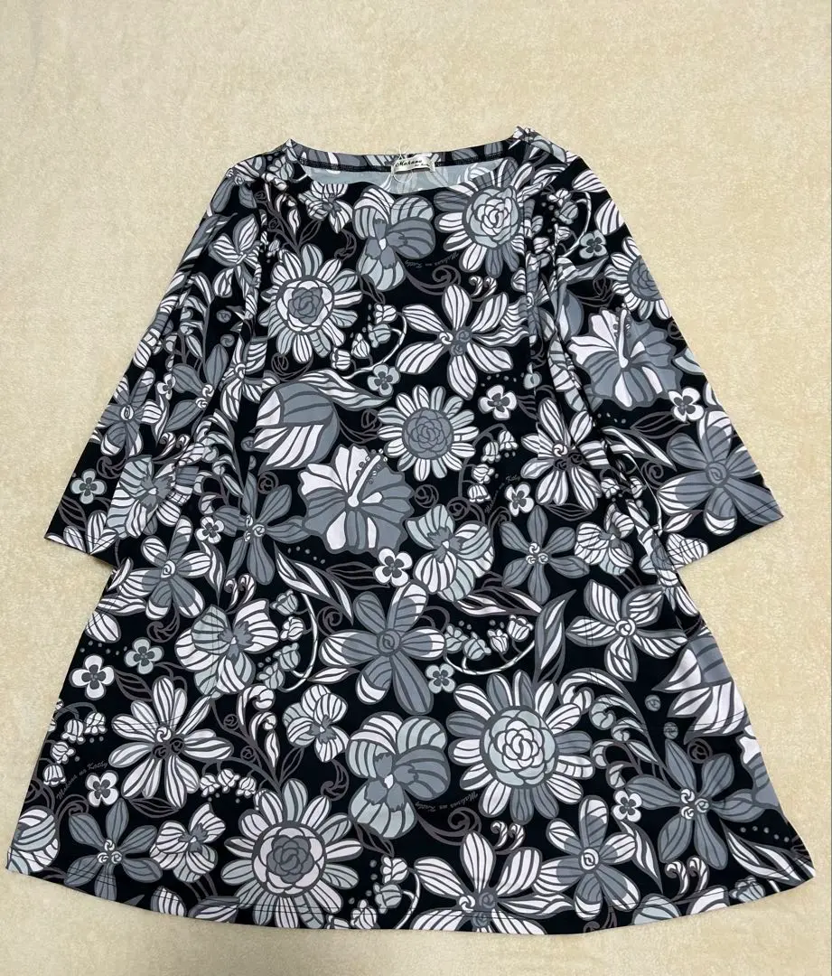 Kathy Mom 葉柄 半袖チュニック 新品　定価　12.100円 ゆったり 2025年最新】Kathy Mom チュニックの人気アイテム - メルカリ