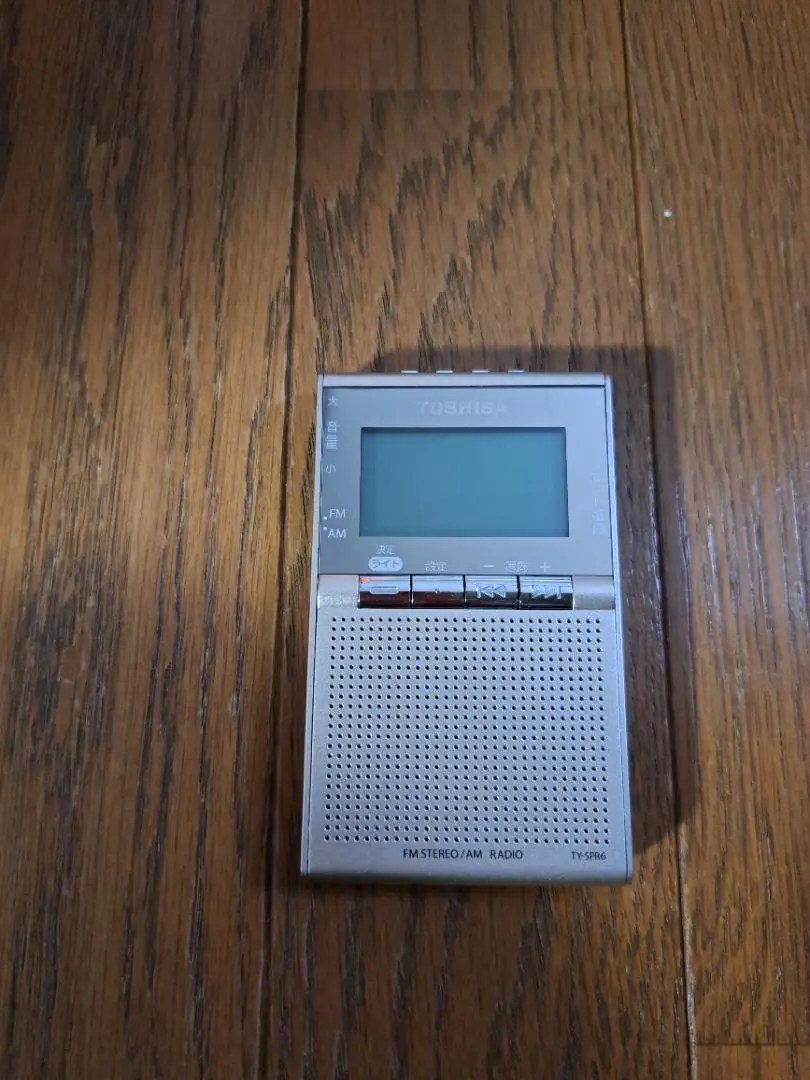 新品 40%引 東芝AM/FMラジオ TY-SPR6 大型液晶画面 高感度設計 TOSHIBA 東芝 ポケットラジオ LEDライト付 漢字対応大型液晶画面