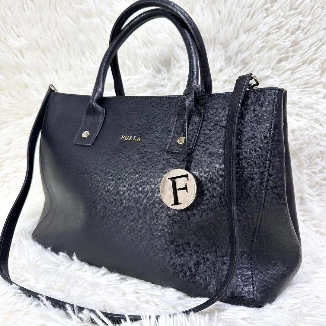 極美品 未使用級 フルラ 2way ショルダーバッグ リンダ レザー 斜め掛け 未使用級 フルラ リンダ 2way ショルダーバッグレザー本革 黒