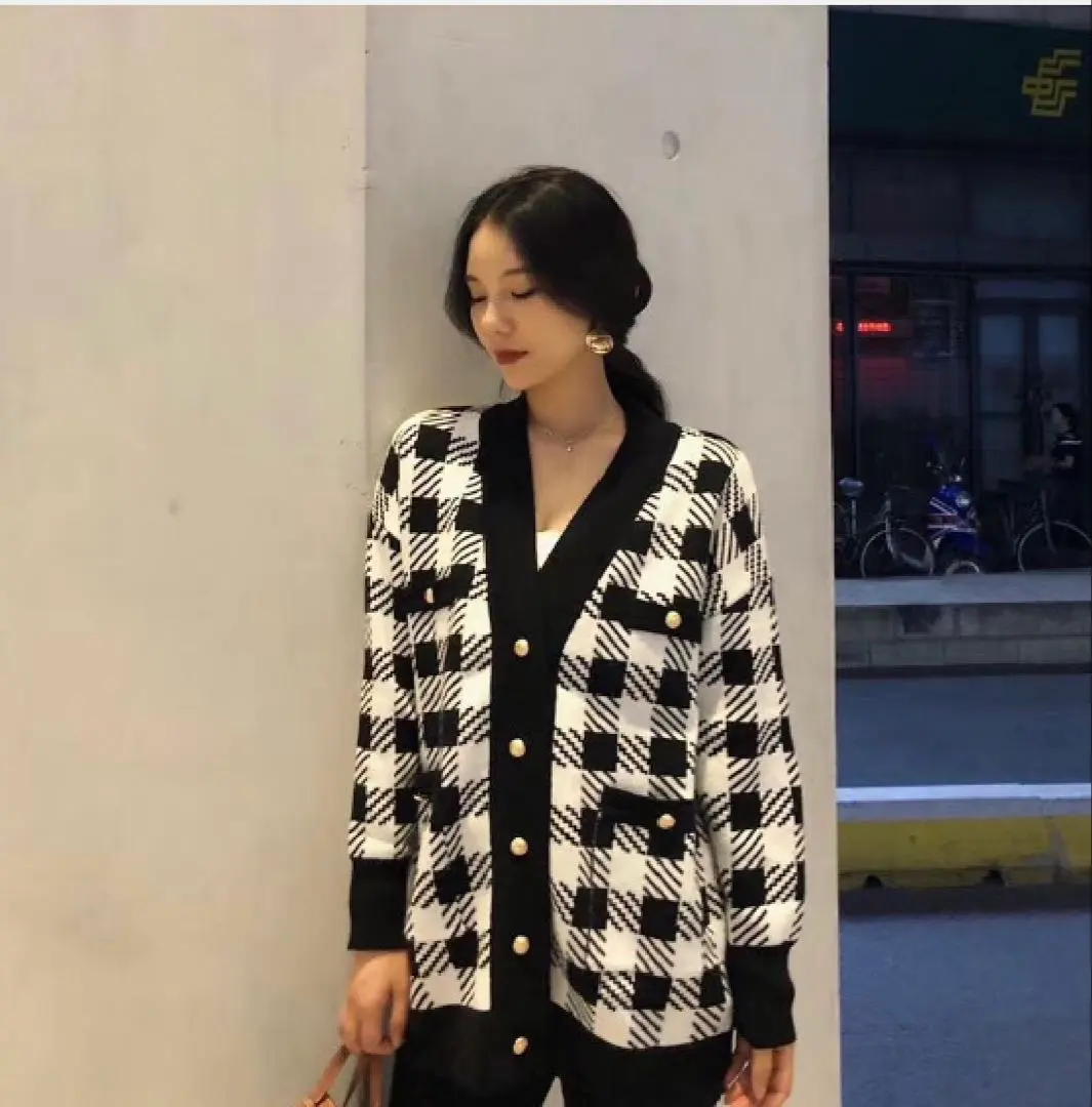 【人氣商品】V領針織外套 前開襟 韓版 鈕扣 時尚 秋冬款 可愛 的縮圖