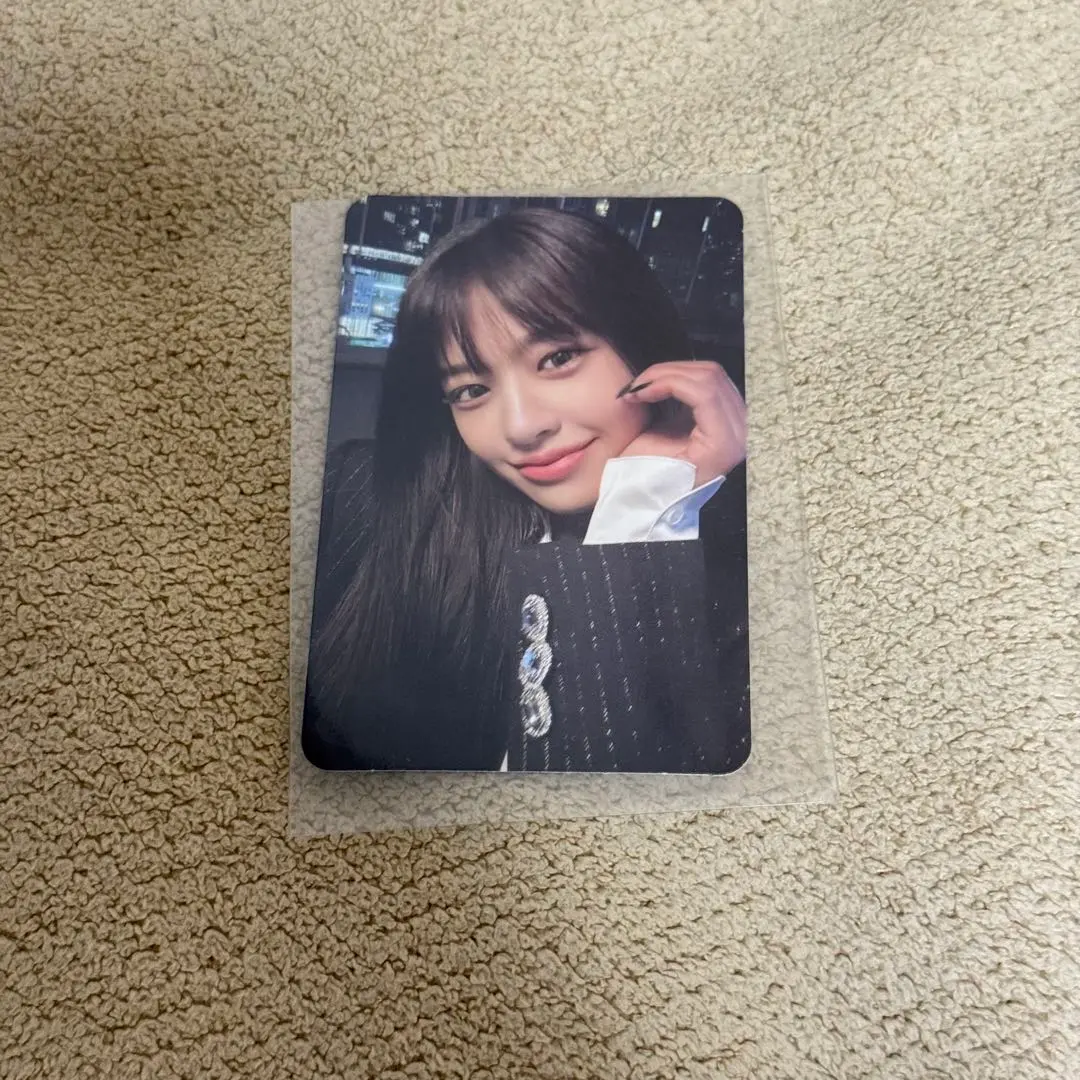 Thumbnail of Ahn Yujin photocard from IVE's IAM album (enclosed/included)