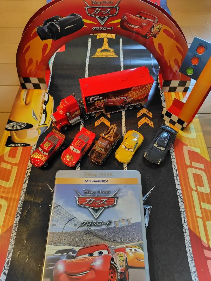 カーズ　トミカ　ディズニー　クロスロードシリーズ　中古品 カーズ トミカ ディズニー クロスロードシリーズ 中古品 - メルカリ