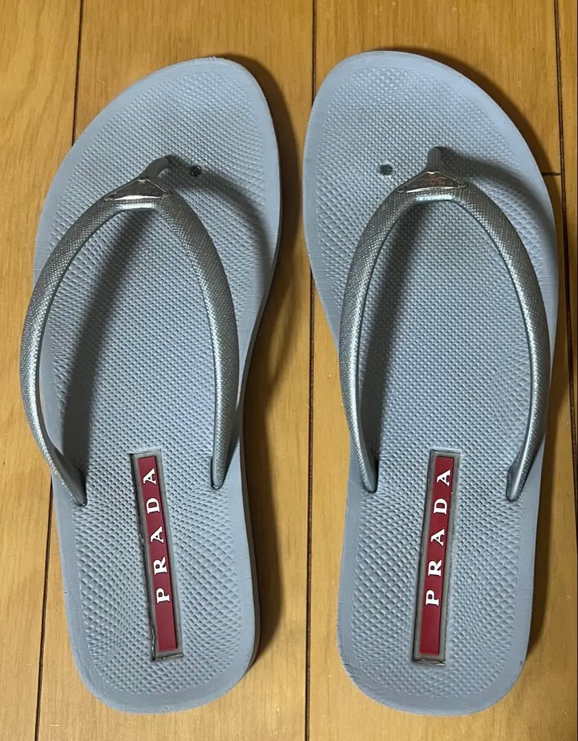 【新品/未使用】プラダスポーツ　PRADA SPORT サンダル Amazon | PRADA(プラダ) レザーサンダル 三角ロゴ フラット