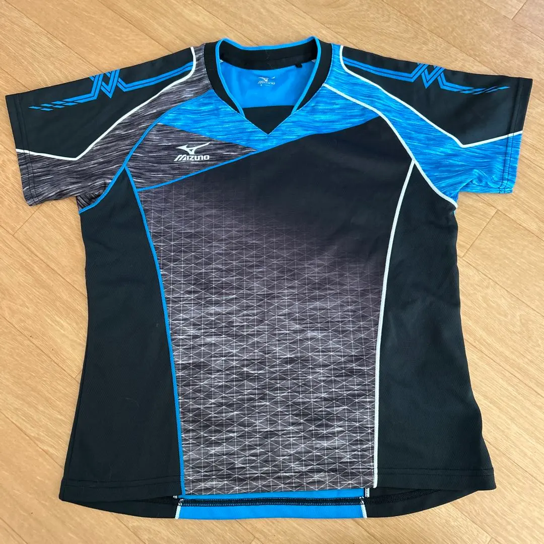 Thumbnail of tennis shirt