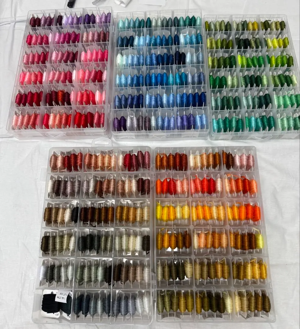 DMC 刺繍糸ディスプレイ用ケース 楽天市場】DMC マルチディスプレイ什器LL＋25番刺繍糸 全500色×1