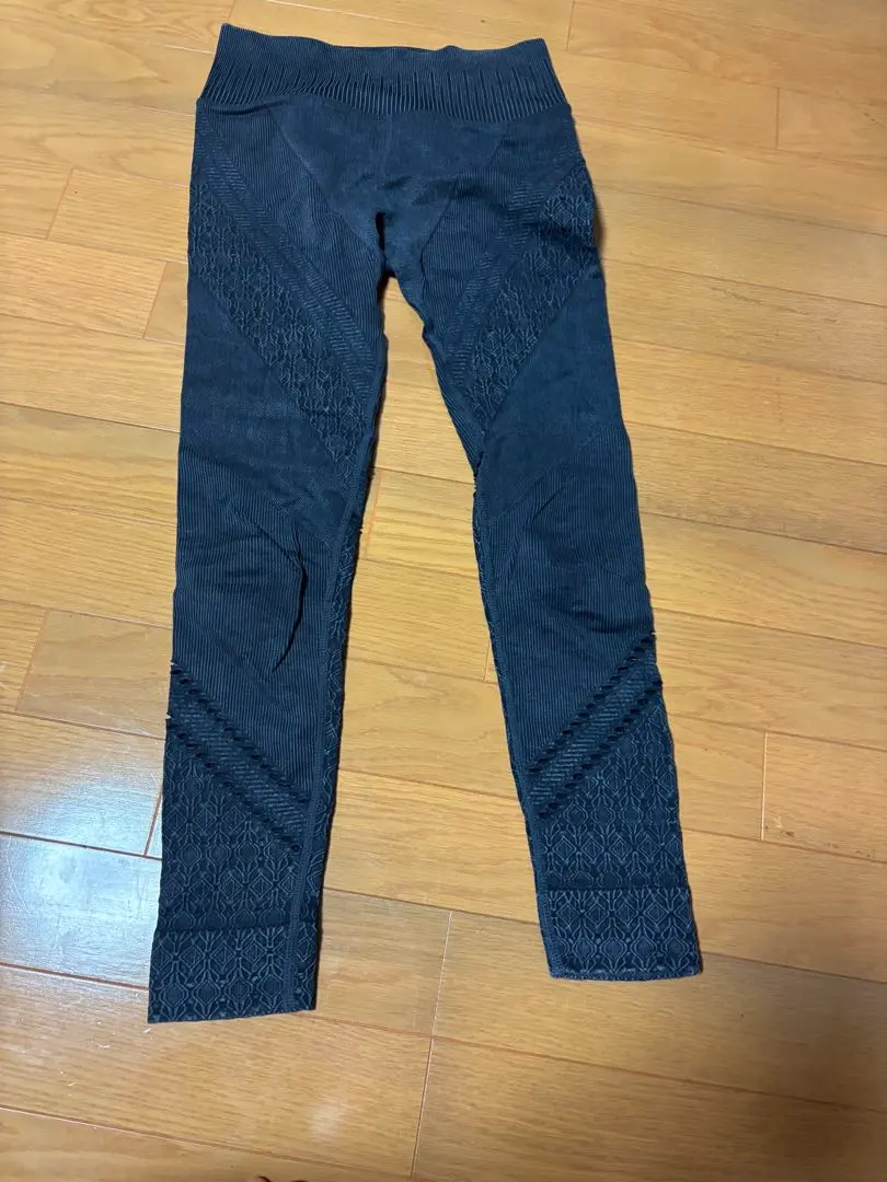 Thumbnail of Dark blue fit leggings with a braided pattern