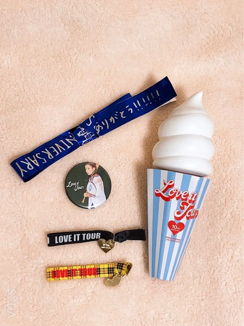 西野カナ Love it tour 缶バッジ 10点 西野カナ Love it Tour 10th 缶バッジ 10点セット - メルカリ