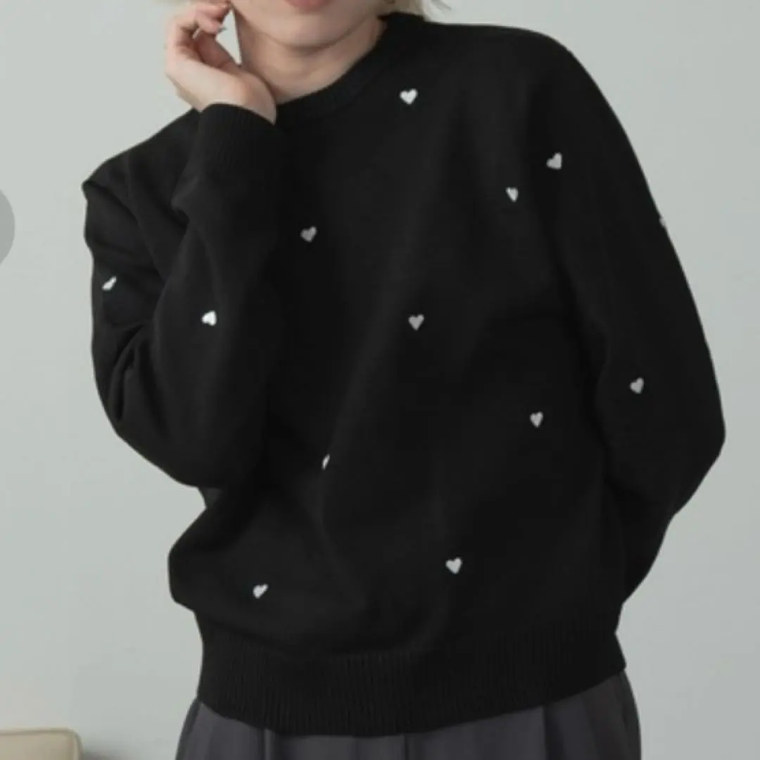 Thumbnail of i_am_official I Am Heartful Crew Neck Pullover Black