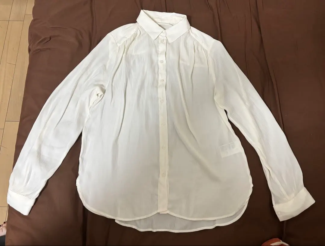 Thumbnail of White chiffon long-sleeved shirt, size S