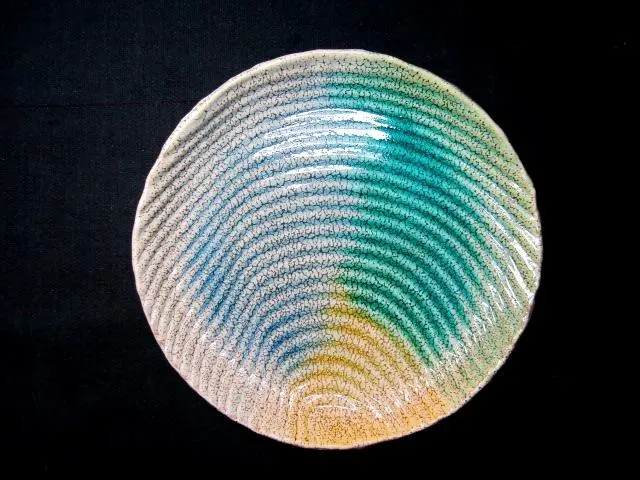 京焼・清水焼　木村盛康 作　米色瓷　平茶碗　無傷　桐箱付。 木村盛康