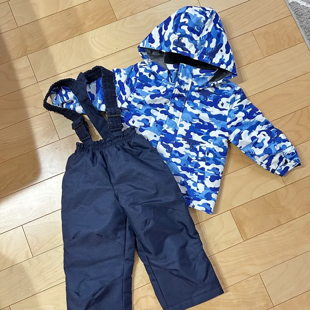 Thumbnail of Camouflage pattern jacket and pants set, size 90