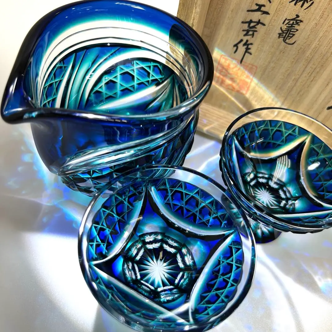 薩摩切子　藍色盃　古箱付　Ｌ６－２ 島津薩摩切子】 二色衣 二色高杯 – ㈱島津興業 島津薩摩切子