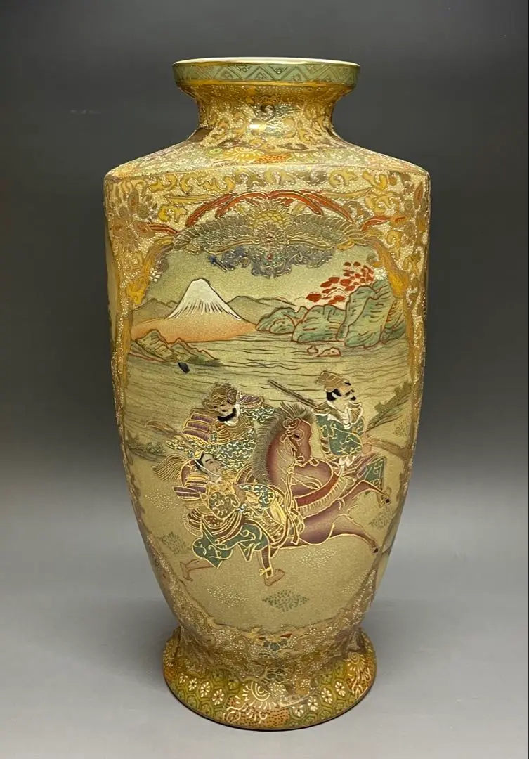 2月の特別価格 1870年代 骨董　薩摩焼　壺　花瓶　工芸品 2月の特別価格 1870年代 骨董 薩摩焼 壺 花瓶 工芸品