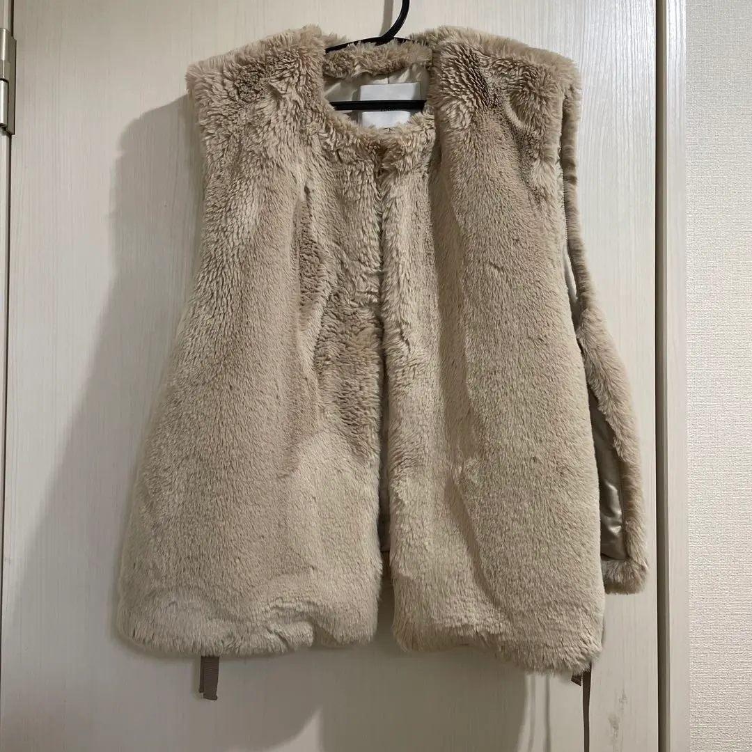 定価3.3万✨ティアラ♡リネンMIXジレ ロングジレ　金ボタン　ダブル　現行タグ 定価3.3万✨ティアラ♡リネンMIXジレ ロングジレ金ボタンダブル