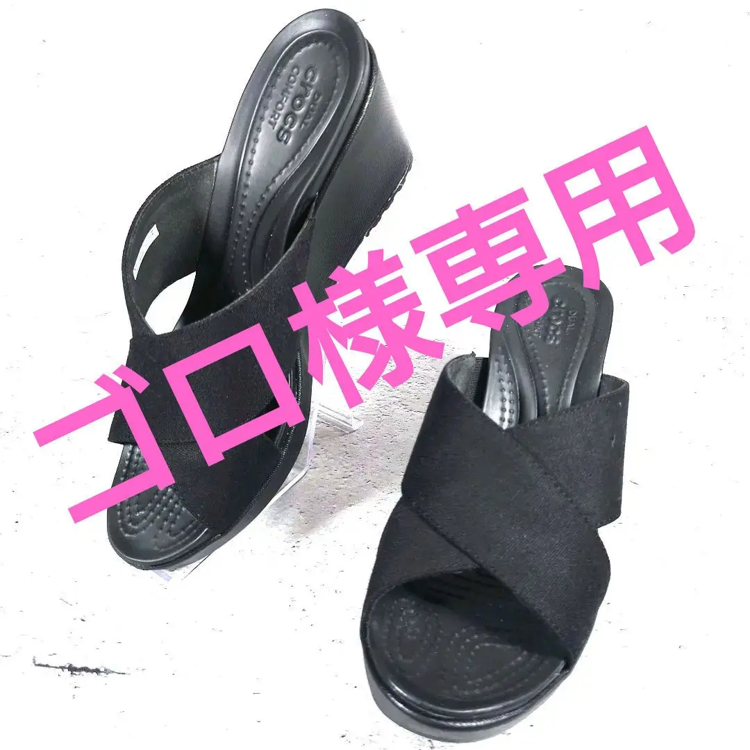 【人気デザイン】クロックス【W5】レイ2　黒　エックスストラップウェッジサンダル 人気デザイン】クロックス【W5】レイ2 黒 エックスストラップ