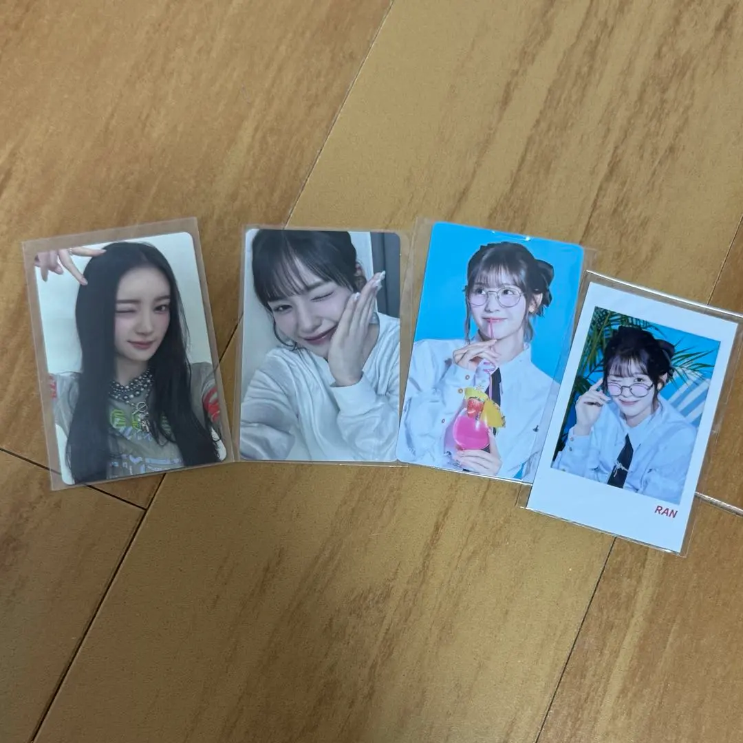 Thumbnail of ME:I Miu Sakurai and Ran Ishii trading cards and instant photos (Cheki)