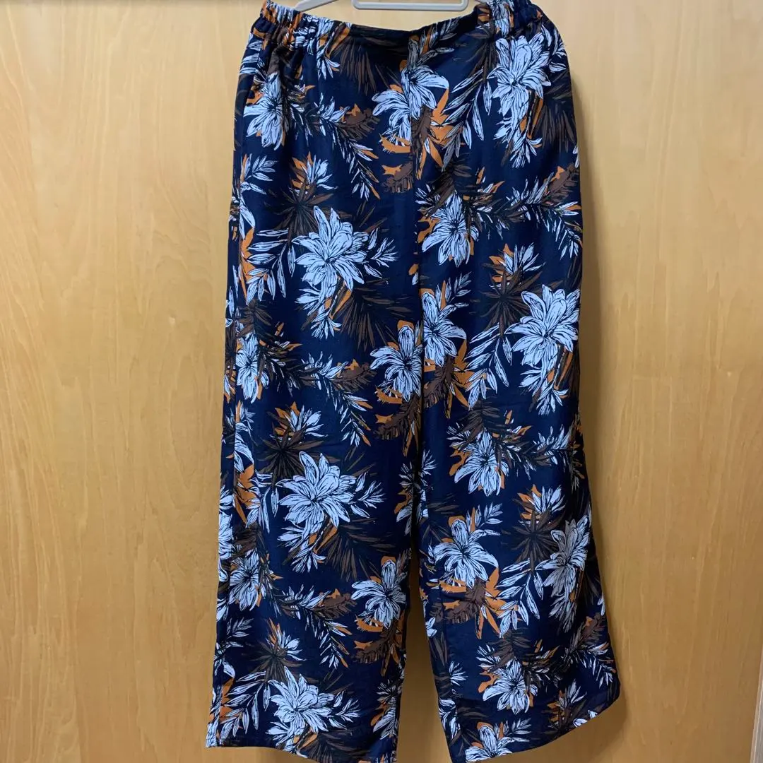 Thumbnail of Wide pants