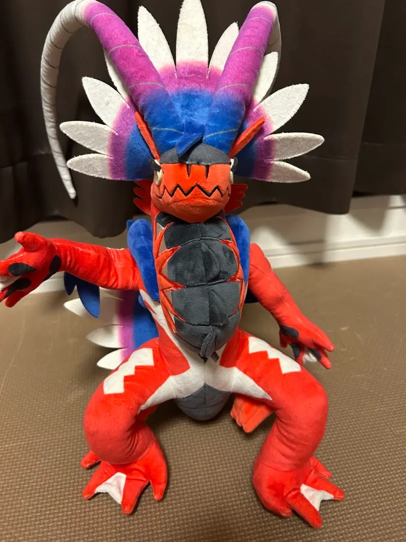 ポケモンセンター製　コライドンぬいぐるみ　検索ピカチュウ進化 コライドン・ミライドンの新しいぬいぐるみが、ポケモンセンター