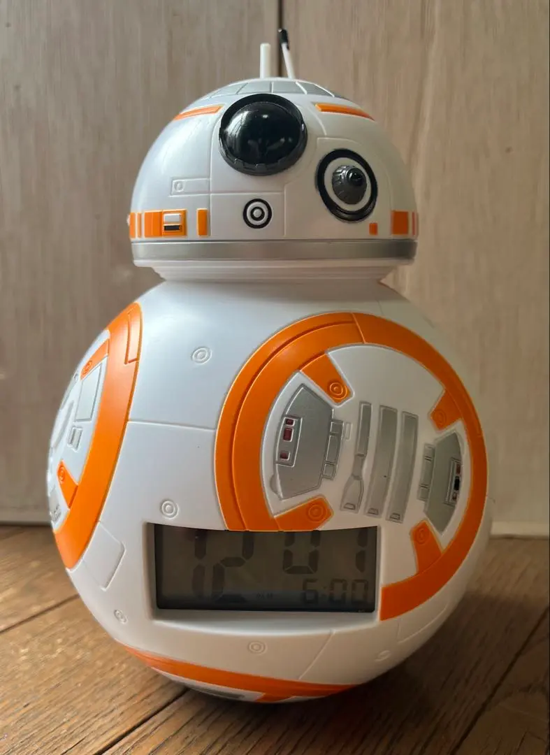 リズム時計、BB-8が転がりながら起こしてくれる目覚まし時計