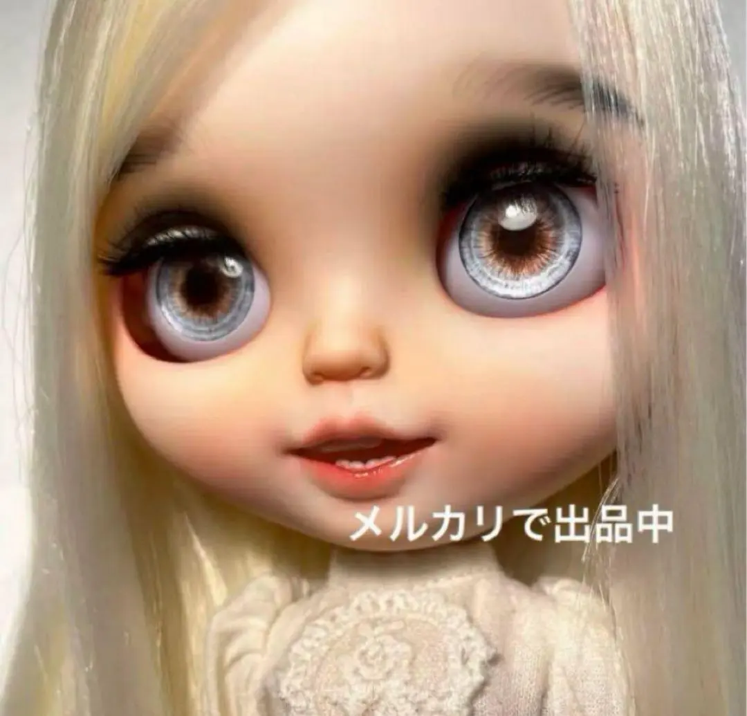 Thumbnail of Blythe eye chip, gray-based