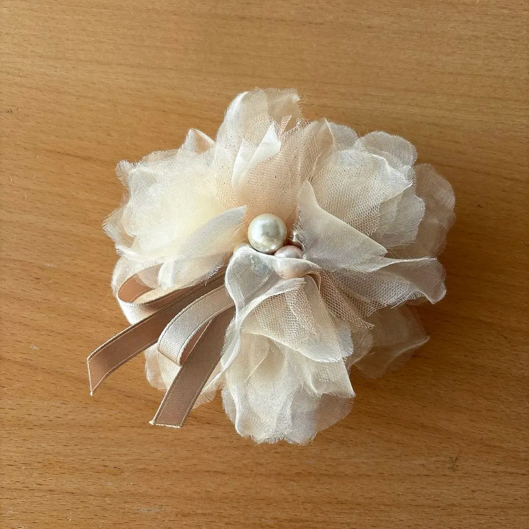 Thumbnail of Beige Corsage | For Entrance Ceremonies, Graduation Ceremonies, Weddings, and Ceremonies