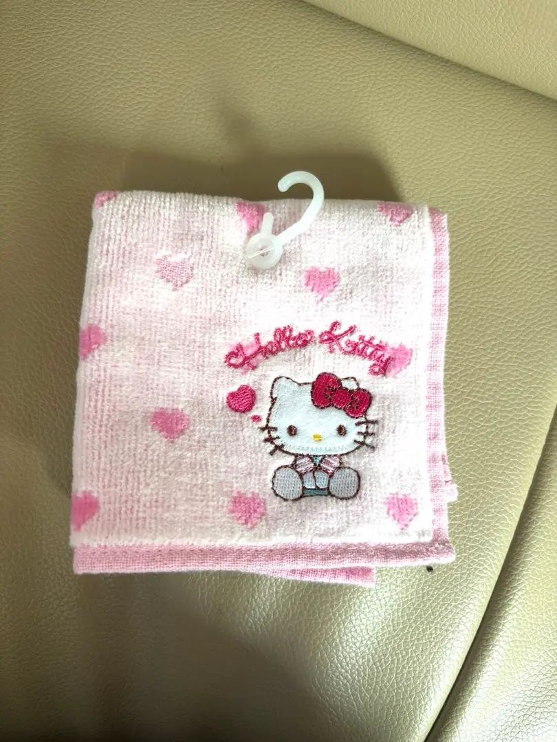 Thumbnail of Hello Kitty towel, pink