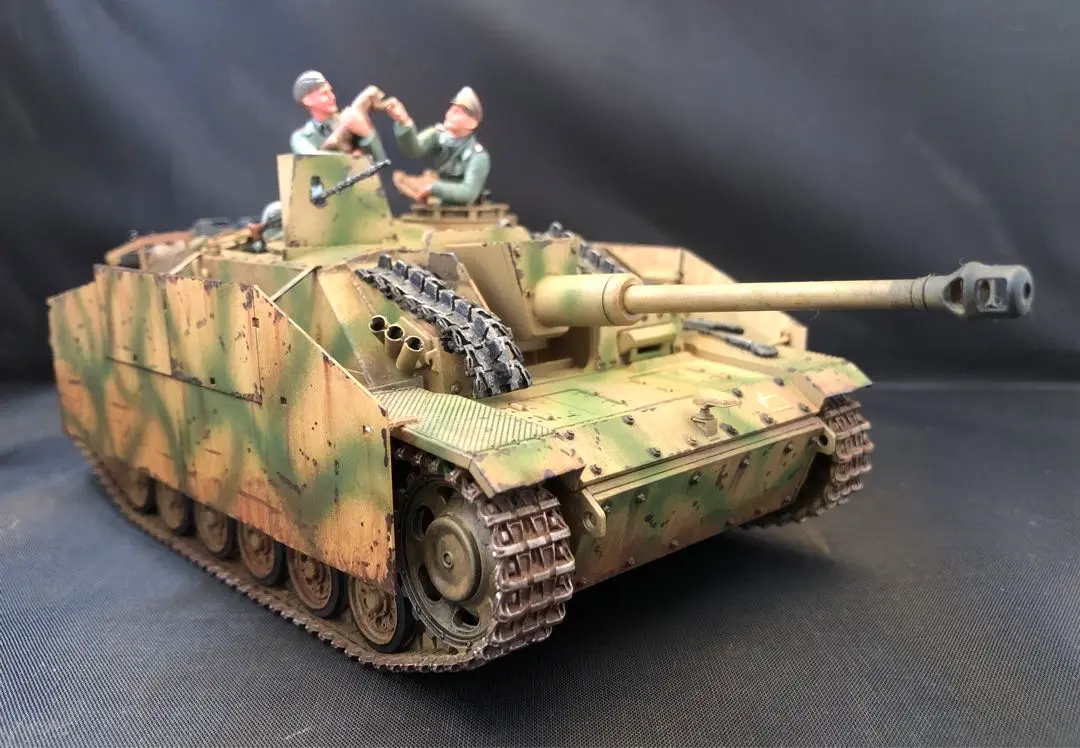 タミヤ　1/35 3号突撃戦車　ドイツ兵士3体　完成品 タミヤ 1/35 ミリタリーミニチュアシリーズ ドイツ III号突撃砲B