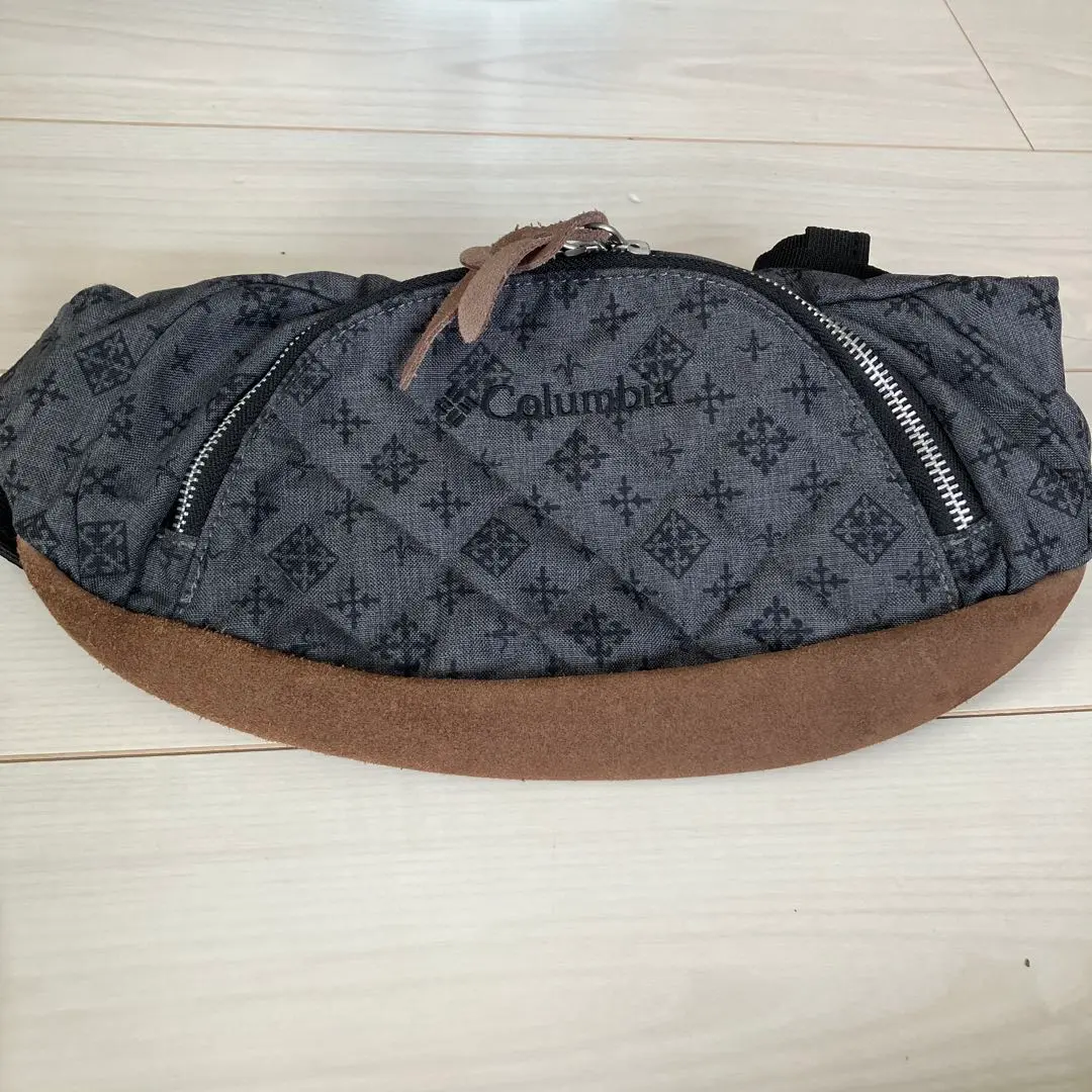 美品 デイリーラシット ボディバッグ ネイビー モノグラム 517