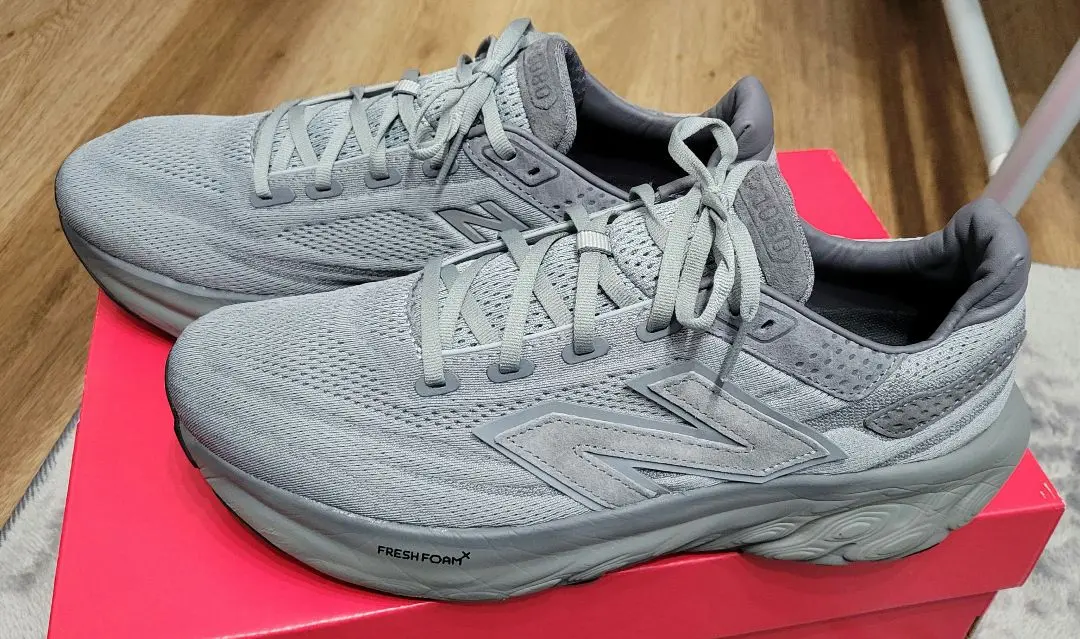 新品未使用 ニューバランスフレッシュフォーム M1080LAF 24cm 完売品 ニューバランス New Balance ランニング メンズ フレッシュ