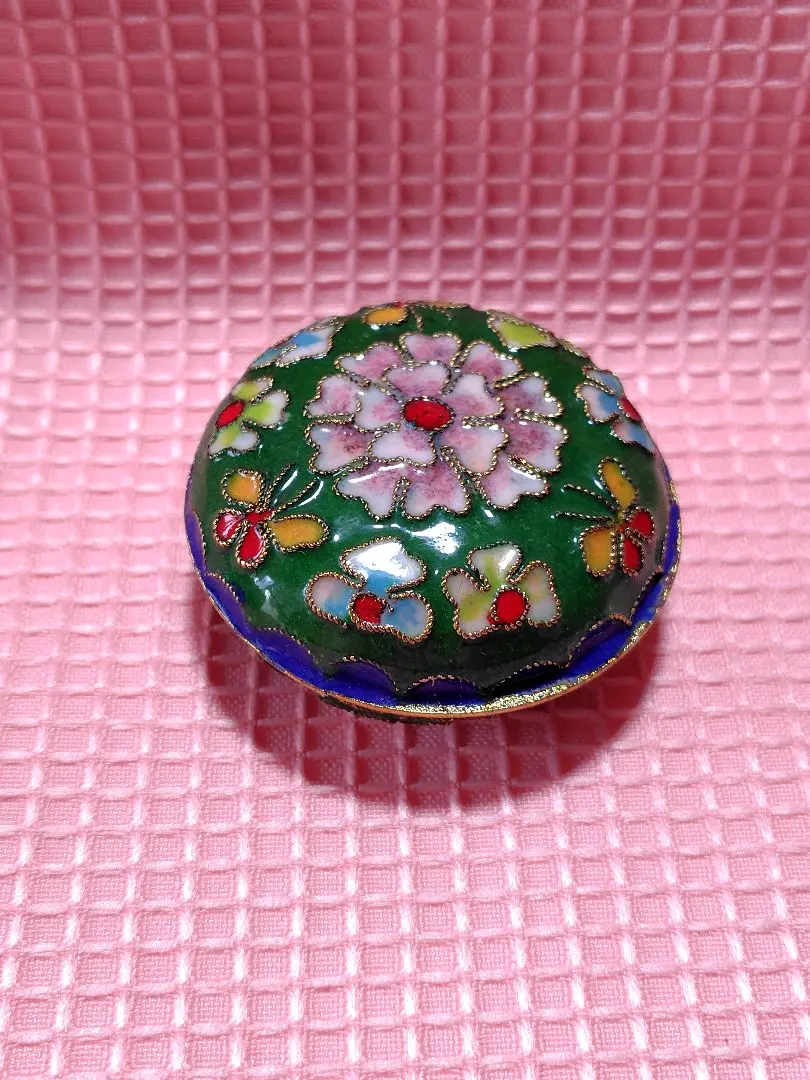 Thumbnail of Chinese cloisonné trinket box (green tones)