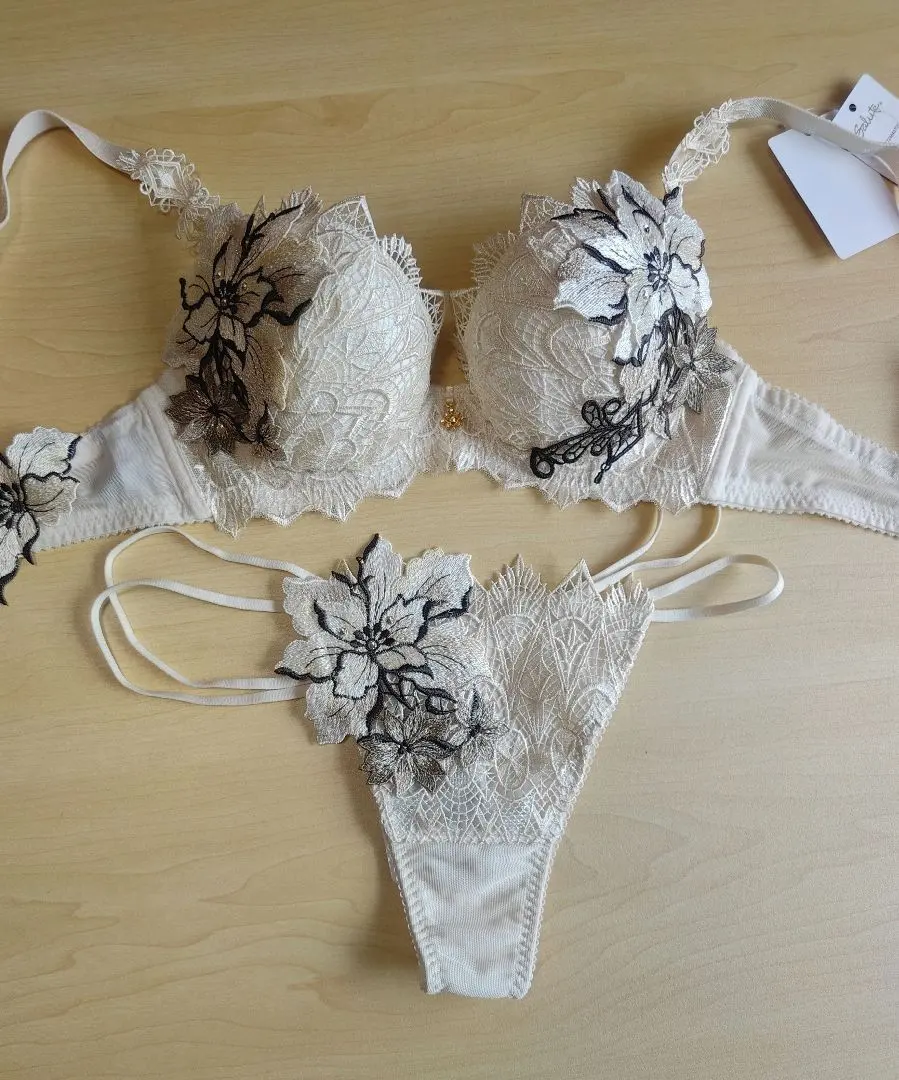 Thumbnail of Salute Prestige 72G D65 Bra + T-back Shorts M